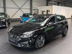 Schwarz Gebraucht 2023 Hyundai i30 Trend Limousine | 15.900 € (Fairer Preis)