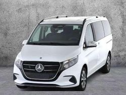 Bergkristallweiã metallic Gebraucht 2024 Mercedes V220 Van / Kleinbus | 53.850 € (Teuer)