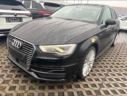 Schwarz Gebraucht 2015 Audi e-tron Sportback Sport SUV | 13.500 € (Etwas zu teuer)