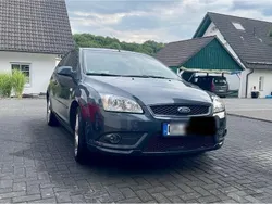 Grau Gebraucht 2007 Ford Focus Limousine | 2.700 € (Fairer Preis)