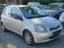Silber Gebraucht 2000 Toyota Yaris Kleinwagen | 2.300 € (Fairer Preis)