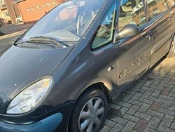 Schwarz Gebraucht 2002 Citroën Xsara Picasso Van / Kleinbus | 450 € (Fairer Preis)