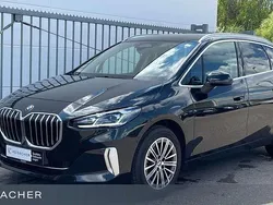 Saphirschwarz metallic Gebraucht 2024 BMW 218 Active Tourer Luxury Line Van / Kleinbus | 31.899 € (Superpreis)