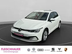 Weiss Gebraucht 2022 VW Golf VIII Life Limousine | 19.990 € (Fairer Preis)