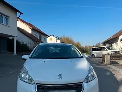 Weiß Gebraucht 2014 Peugeot 208 Kleinwagen | 3.800 € (Superpreis)