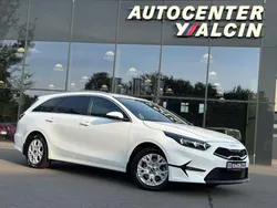 Perlmuttweiß metallic Gebraucht 2024 Kia Ceed Sportswagon Vision Kombi | 22.790 € (Fairer Preis)