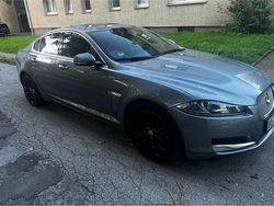 Grau Gebraucht 2014 Jaguar XF Limousine | 6.999 €