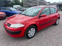 Rot Gebraucht 2004 Renault Mégane II Limousine | 1.990 € (Fairer Preis)