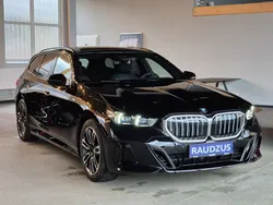 Black sapphire metallic Gebraucht 2025 BMW 520 M Sport Kombi | 66.600 € (Teuer)
