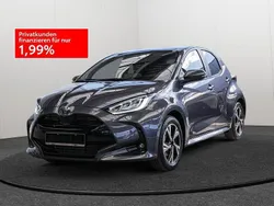Grau Neu 2025 Toyota Yaris Hybrid Limousine | 28.590 € (Etwas zu teuer)