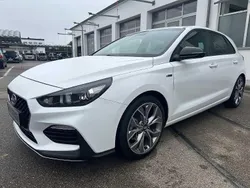 Weiß Gebraucht 2019 Hyundai i30 N Line Limousine | 17.490 € (Etwas zu teuer)