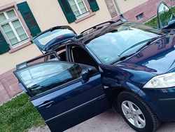 Blau Gebraucht 2004 Renault Mégane GrandTour Kombi | 2.550 €