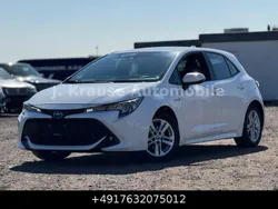 Weiß Gebraucht 2019 Toyota Corolla Hybrid Comfort Limousine | 12.750 € (Teuer)
