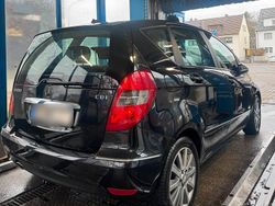 Schwarz Gebraucht 2011 Mercedes A180 Kleinwagen | 2.200 € (Teuer)