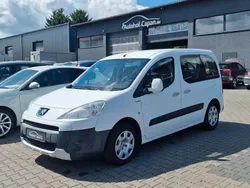 Weiß Gebraucht 2011 Peugeot Partner Tepee Van / Kleinbus | 6.199 € (Etwas zu teuer)
