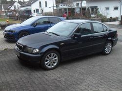 Blau Gebraucht 2004 BMW 318 Lifestyle Limousine | 2.000 € (Guter Preis)
