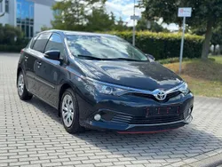 Schwarz Gebraucht 2016 Toyota Auris Comfort Limousine | 10.490 € (Fairer Preis)