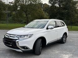Weiß Gebraucht 2017 Mitsubishi Outlander Diamant Edition SUV | 13.000 € (Fairer Preis)