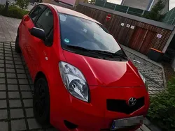 Rot Gebraucht 2007 Toyota Yaris Kleinwagen | 2.600 €