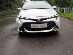 Weiß Gebraucht 2024 Toyota Corolla Team Kombi | 28.700 € (Guter Preis)