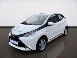 Solid white Gebraucht 2015 Toyota Aygo X-play Kleinwagen | 6.300 € (Fairer Preis)
