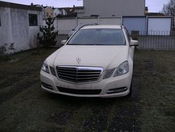 Gelb Gebraucht 2011 Mercedes E200 Limousine | 3.300 €