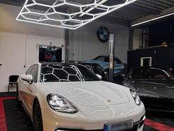 Weiß Gebraucht 2019 Porsche Panamera 4 Limousine | 40.000 €