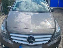 Braun Gebraucht 2012 Mercedes B180 Van / Kleinbus | 5.450 € (Fairer Preis)