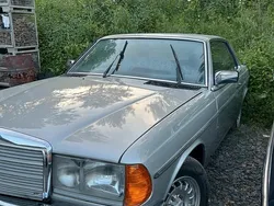 Grün Gebraucht 1982 Mercedes 230 Limousine | 5.900 €