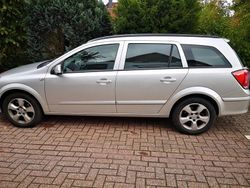 Silber Gebraucht 2005 Opel Astra Kombi | 5.959 €