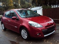 Rot Gebraucht 2010 Renault Clio III Dynamique Limousine | 3.600 € (Fairer Preis)