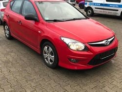Rot Gebraucht 2011 Hyundai i30 Limousine | 1.990 € (Superpreis)