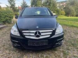 Schwarz Gebraucht 2011 Mercedes B200 Van / Kleinbus | 2.599 € (Superpreis)