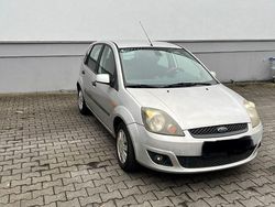 Silber Gebraucht 2006 Ford Fiesta Ambiente Limousine | 1.350 € (Guter Preis)