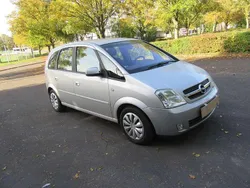 Silber Gebraucht 2004 Opel Meriva Essentia Van / Kleinbus | 2.599 € (Fairer Preis)