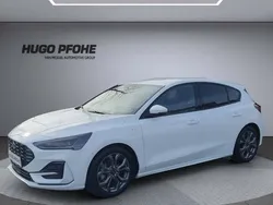 Weiß Gebraucht 2024 Ford Focus ST-Line X Limousine | 25.850 € (Fairer Preis)
