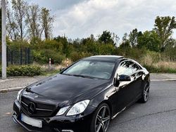 Schwarz Gebraucht 2010 Mercedes E250 AMG line Coupé | 14.999 € (Etwas zu teuer)