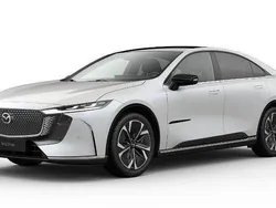 Crystal white pearl Neu 2025 Mazda 6e Takumi-Line Limousine | 42.985 €