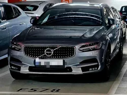 Silber Gebraucht 2017 Volvo V90 CC Kombi | 35.999 € (Teuer)