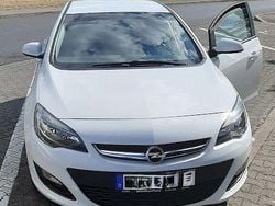 Weiß Gebraucht 2014 Opel Astra Selection Limousine | 3.990 € (Superpreis)