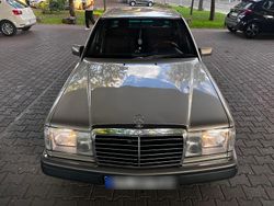 Gold Gebraucht 1989 Mercedes E260 Limousine | 5.000 €