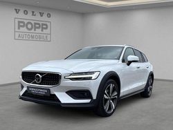 Crystal white / metallic Gebraucht 2020 Volvo V60 CC Pro Kombi | 29.850 € (Guter Preis)