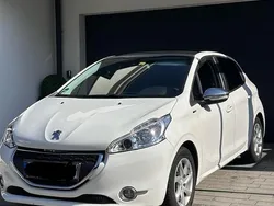 Weiß Gebraucht 2015 Peugeot 208 Style Kleinwagen | 4.950 € (Fairer Preis)