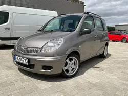 Grau Gebraucht 2005 Toyota Yaris Verso Sol Van / Kleinbus | 6.750 € (Teuer)