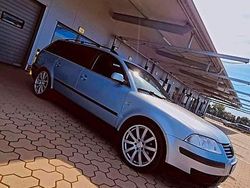 Grau Gebraucht 2001 VW Passat Kombi | 2.400 € (Fairer Preis)