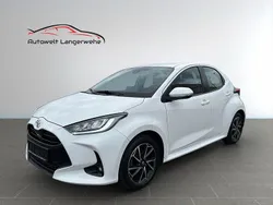 Weiß Gebraucht 2021 Toyota Yaris Club Limousine | 16.499 € (Fairer Preis)