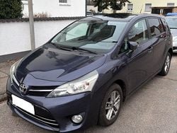 Blau Gebraucht 2015 Toyota Verso Skyview Edition Van / Kleinbus | 10.500 € (Fairer Preis)