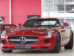 Saphirrot (metallic) Gebraucht 2010 Mercedes SLS AMG AMG Coupé | 117.850 €