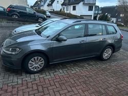 Grau Gebraucht 2020 VW Golf VII Kombi | 10.000 € (Guter Preis)