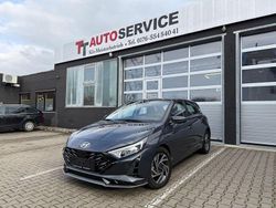 Grau Gebraucht 2024 Hyundai i20 Pure Kleinwagen | 17.498 € (Etwas zu teuer)